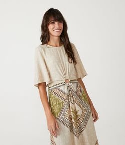 Vestido Midi em Viscolinho com Estampa de Folhagem e Recorte