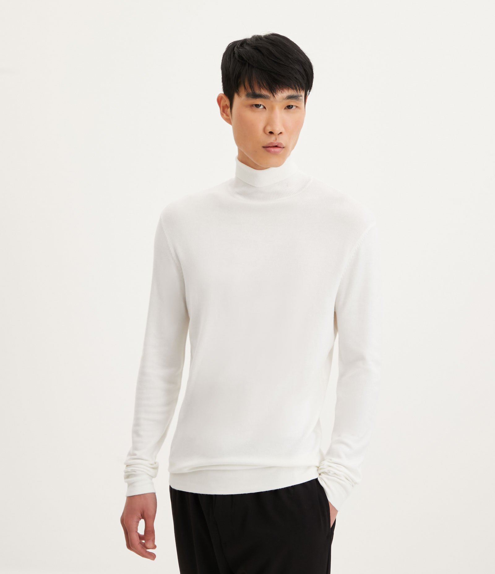 Suéter Slim em Tricô com Textura e Gola Alta Branco 1