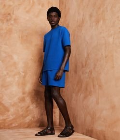 Bermuda Canelada com Cós Elástico e Bolsos