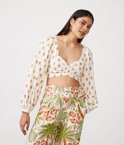 Blusa Cropped em Linho com Manga Bufante e Estampa Caju