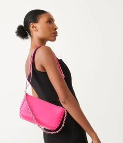 Bolsa Baquete com Alça com Detalhe em Corrente