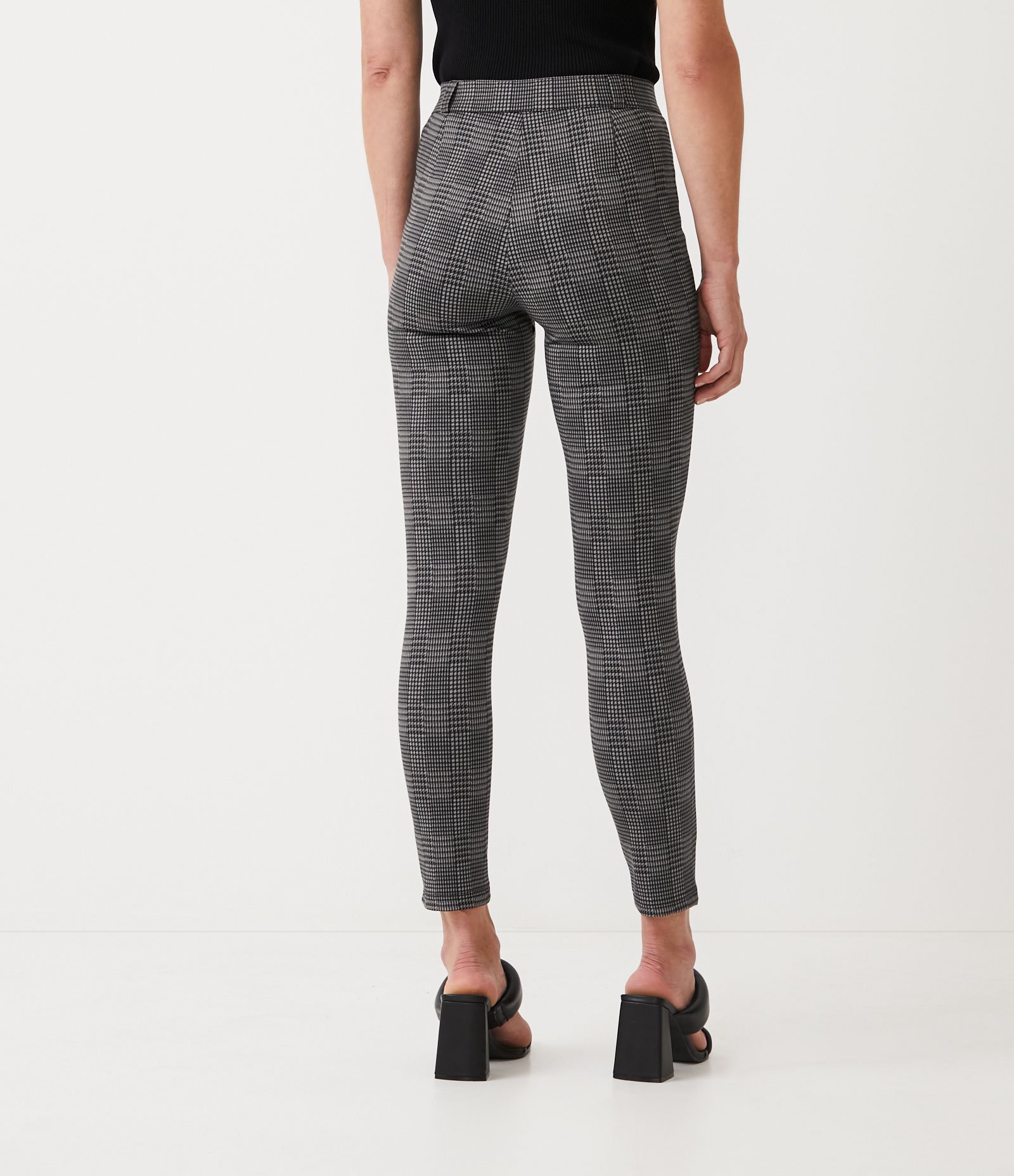 Calça Legging em Ponto Roma com Estampa Xadrez Preto 3