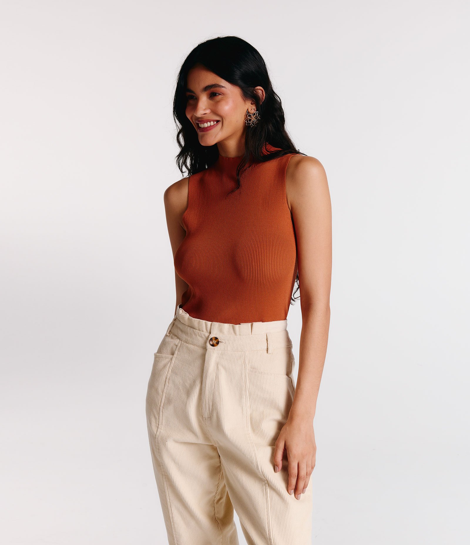 Blusa Regata Básica em Tricô com Gola Alta 1