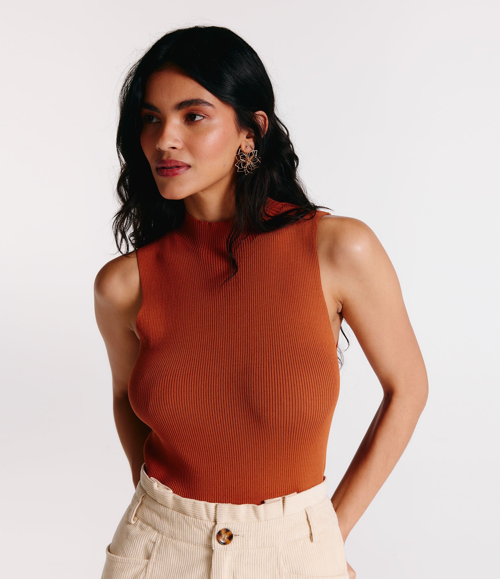 Blusa Regata Básica em Tricô com Gola Alta 2