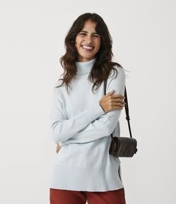 Suéter em Tricô com Gola Alta e Detalhes Canelados