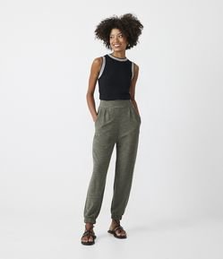 Calça Jogger em Malha Texturizada com Cós Largo