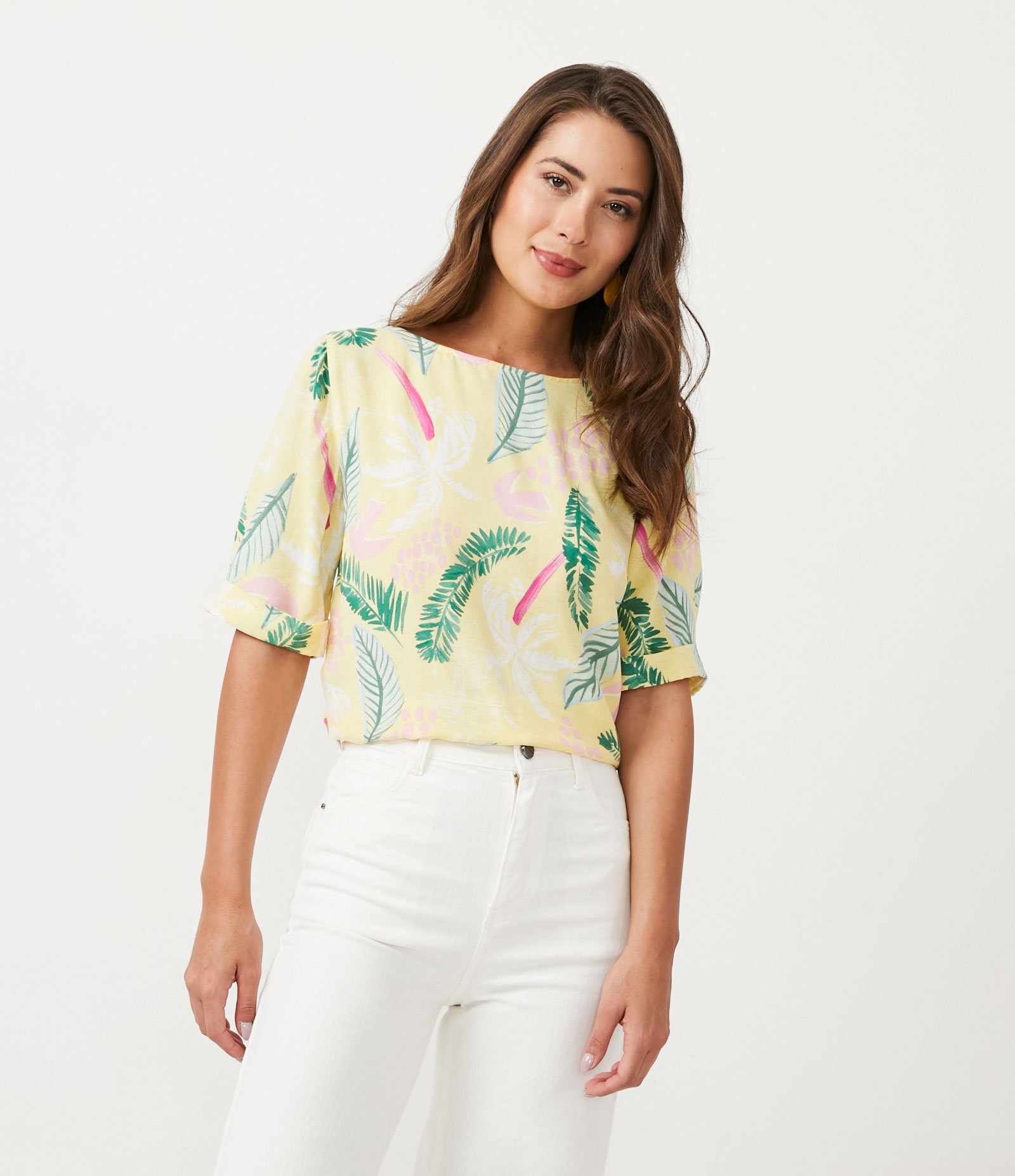Blusa em Viscolinho com Estampa de Folhagem Amarelo 1