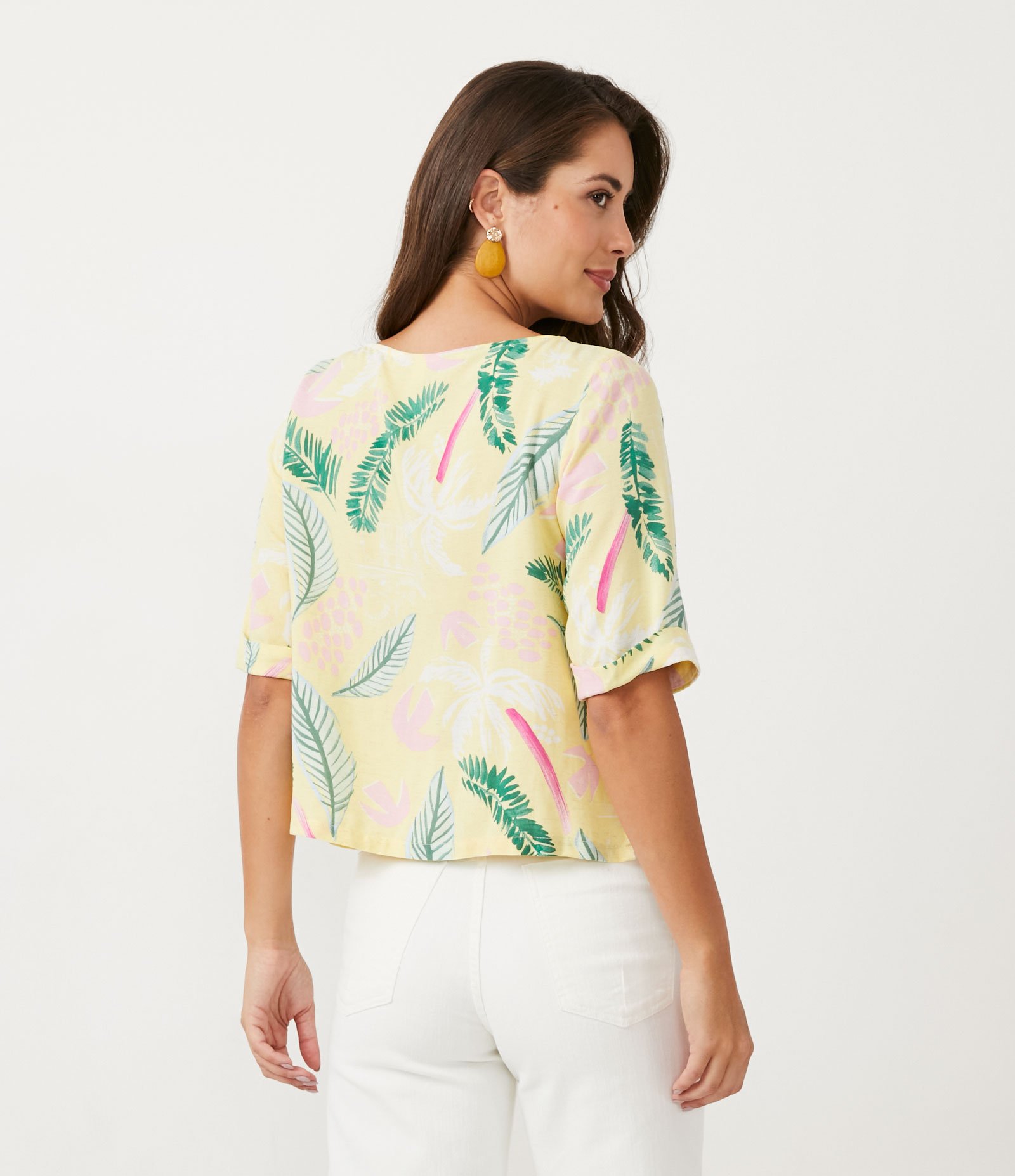 Blusa em Viscolinho com Estampa de Folhagem Amarelo 3