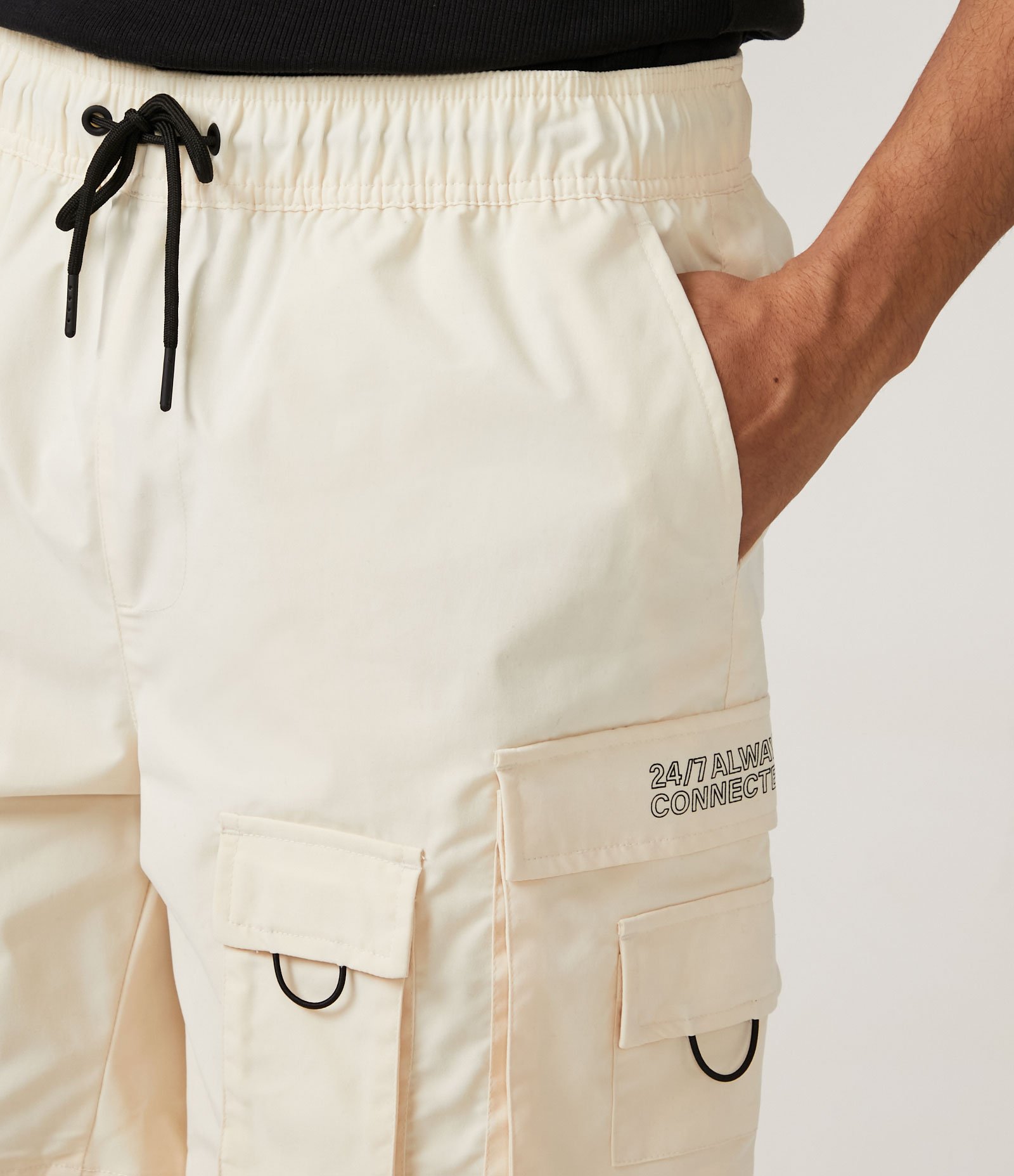 Bermuda Cargo com Cós Elástico e Bolsos Táticos 5