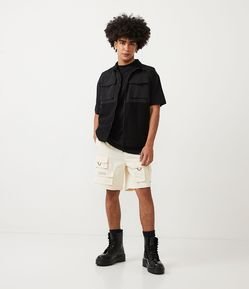 Bermuda Cargo com Cós Elástico e Bolsos Táticos