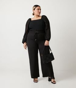 Calça Pantalona em Crepe com Amarração Curve & Plus Size