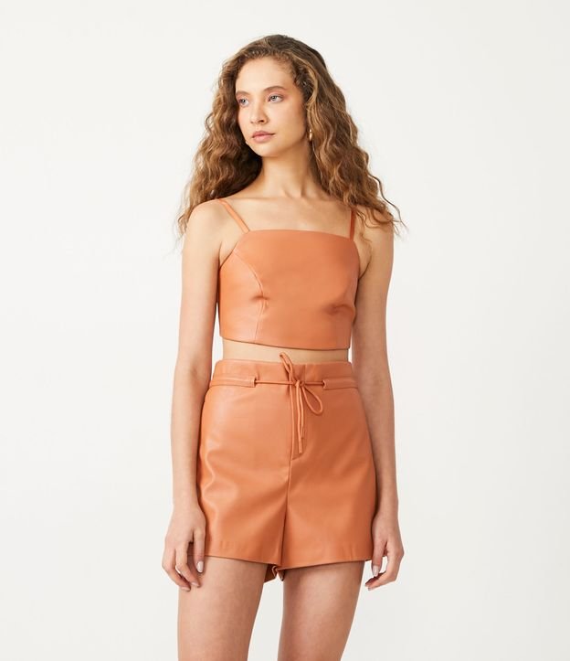 Blusa Musculosa Cropped en Material Sintético con Lastex Marrón 1