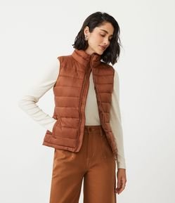 Colete em Poliamida com Gola Alta