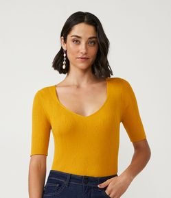 Blusa em Tricô com Decote Coração e Textura Canelada