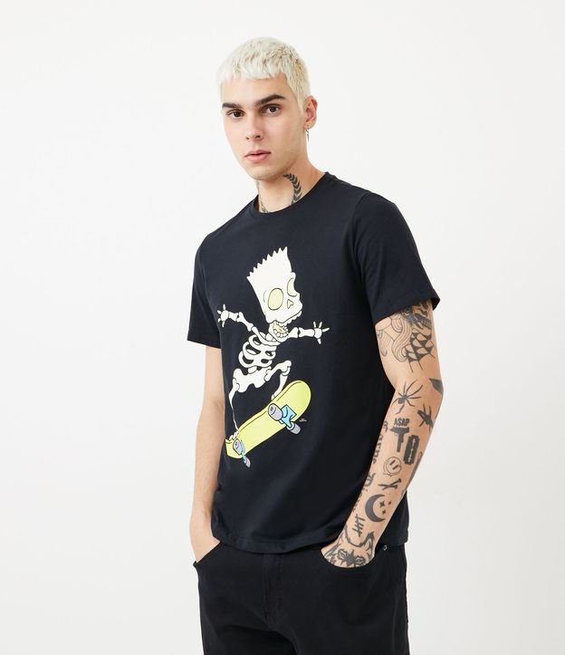 Camiseta em Meia Malha com Estampa do Bart Esqueleto - Cor: Preto - Tamanho: PP