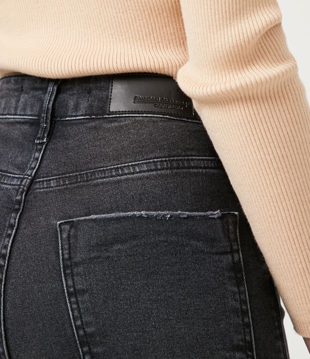 Calça Flare em Jeans com Rasgos e Barra Desfeita Preto 6