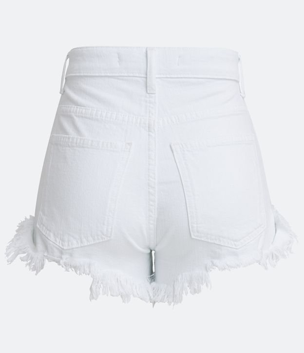 Short Hotpants em Jeans com Bolsos e Barra Desfeita Branco 6
