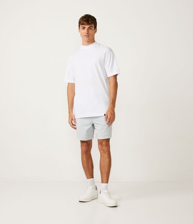 Bermuda em Sarja Texturizada com Cós Elástico