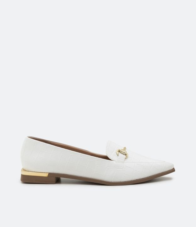 Zapato Mocasín con Puntera Fina y Textura Croco Off White 1