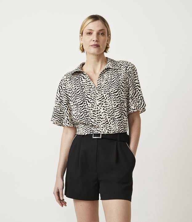 Blusa com Gola Polo e Estampa Animal Print