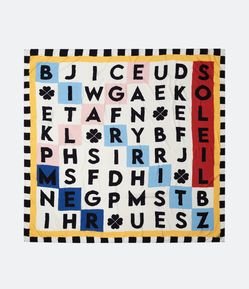 Canga Quadrada em Viscose com Estampa Caça-Palavras