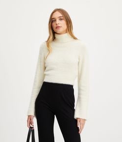 Blusão Cropped em Tricô com Manga Longa com Pelinhos