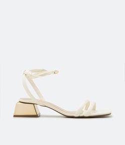 Sandália com Tiras Finas e Salto Pirâmide