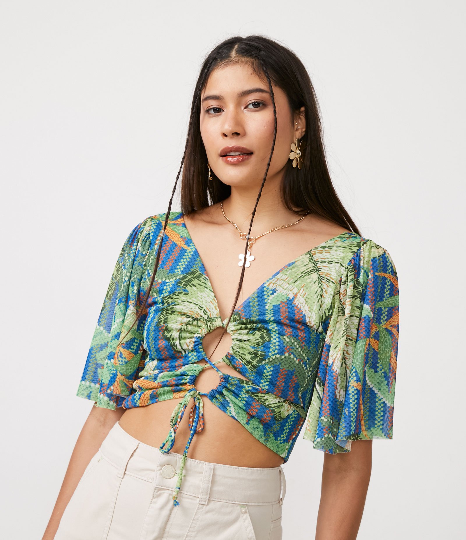Blusa Cropped com Manga Godê e Estampa Folhagens Azul 1