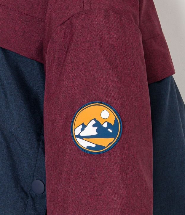 Campera Infantil Recortes en Bloques de Colores y Patch en la Manga - Talle 1 a 4 años Rojo Oscuro 3