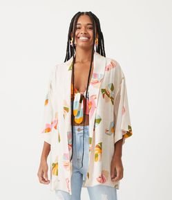 Kimono em Viscose com Manga Ampla e Estampa Araras e Folhas