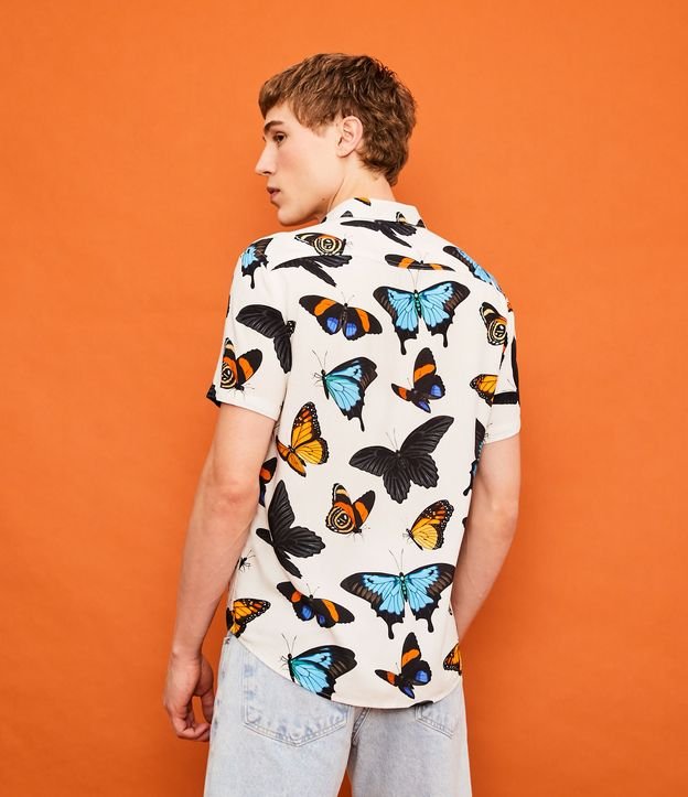 Camisa Manga Corta en Viscosa con Estampado de Mariposas Beige 3