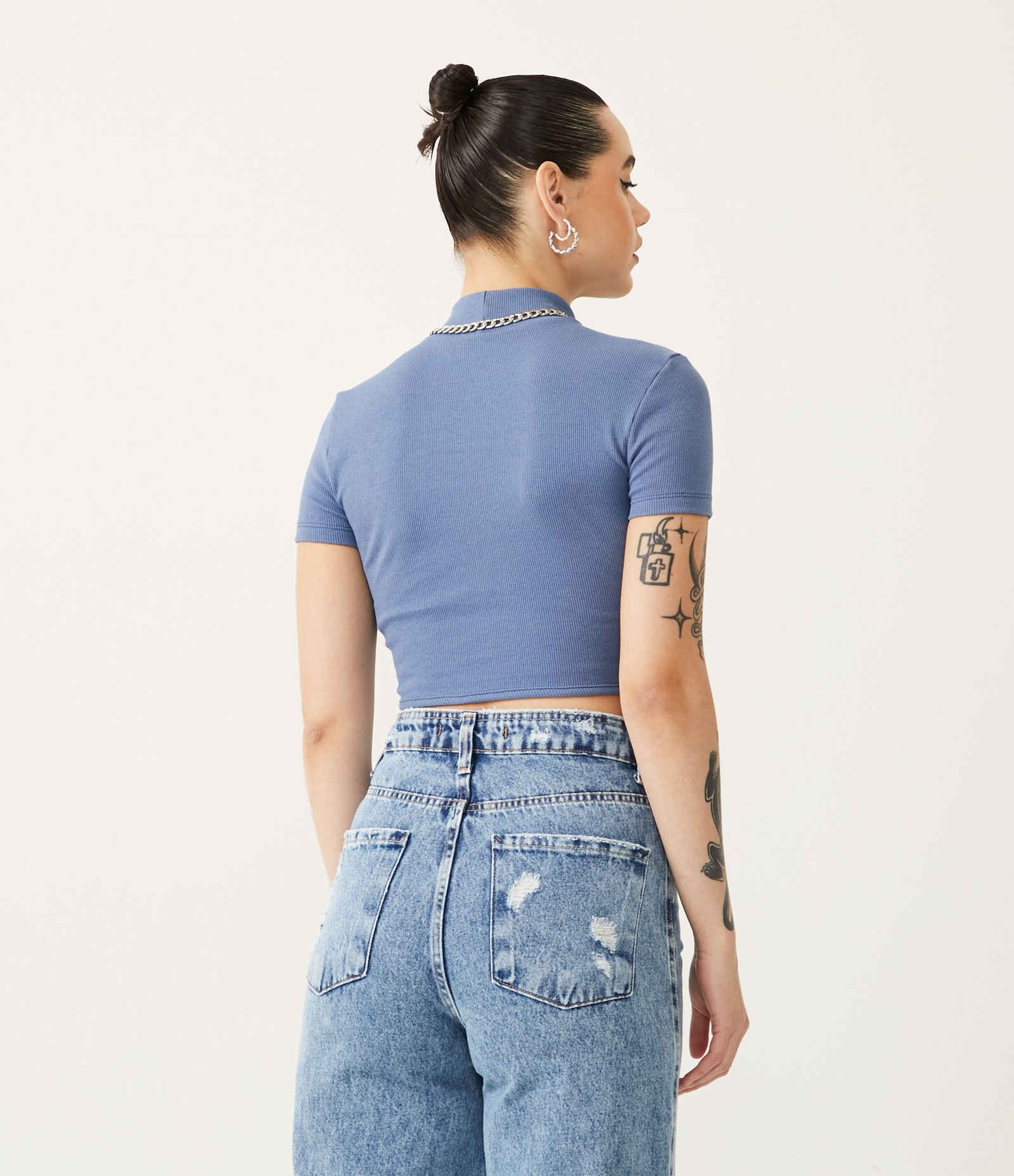 Blusa Cropped em Ribana com Manga Curta e Barra Curva Azul 3
