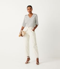 Calça Slouchy em Sarja com Cinto e Bolsos Grandes