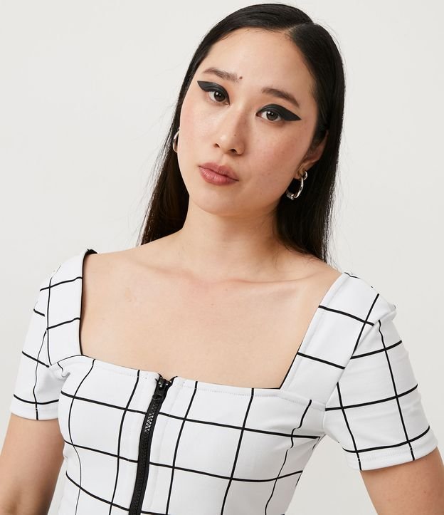 Blusa Cropped en Jacquard de Cuadros con Manga Corta Blanco 4