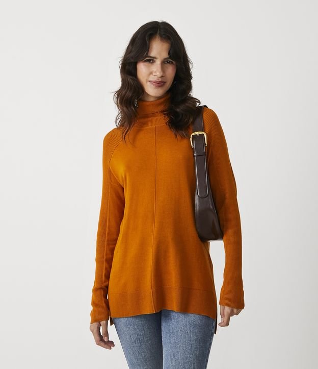 Blusa em Tricô com Golinha Alta e Detalhes Canelados na Manga