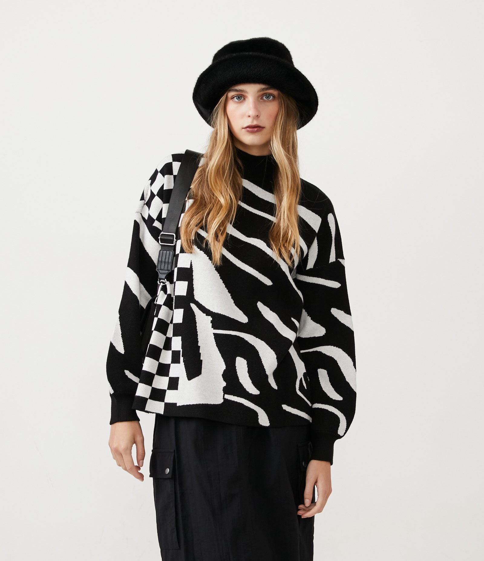 Blusão em Tricô com Manga Ampla e Estampa Animal Print Zebra Preto 1