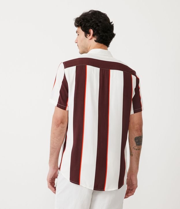 Camisa Slim en Viscosa con Rayas y Manga Corta Marrón 3