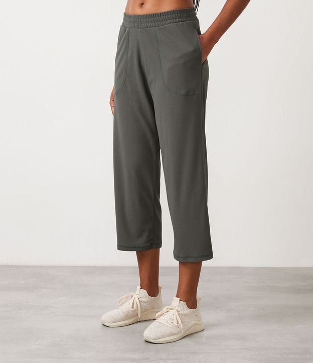 Pantalón Pantacourt en Poliamida Cintura Elástica y Textura Piquet Gris 2