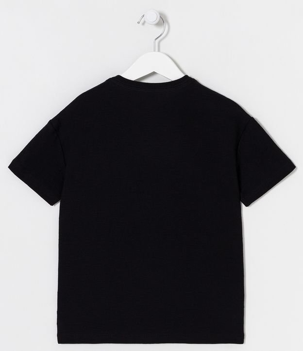 Remera Infantil Estampado Skatista en el Bolsillo - Talle 5 a 14 años Negro 2