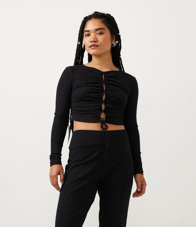 Blusa Cropped en Algodón Acanalado con Manga Larga y Detalle de Cordón Negro 1