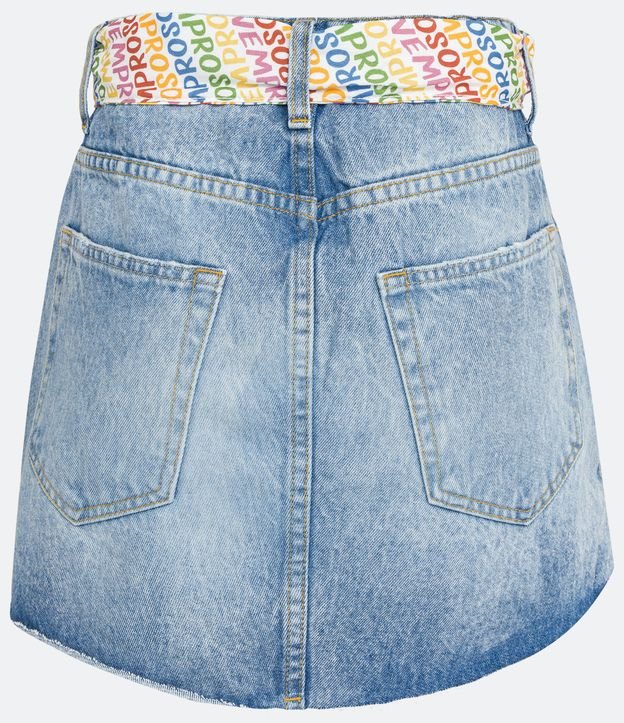 Saia Curta Jeans com Puídos com Lenço Estampa em Lettering Azul 2