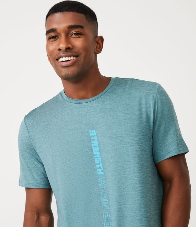Camiseta Esportiva com Lettering Refletivo e Etiqueta na Barra Azul Mineral 4