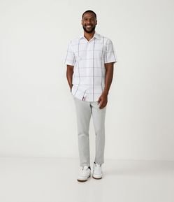 Calça Slim Performance com Elástico no Cós e Bolsos