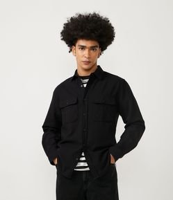 Camisa Regular em Algodão com Bolsos e Manga Longa