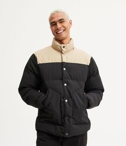 Jaqueta Puffer com Bolsos e Recorte Contrastante