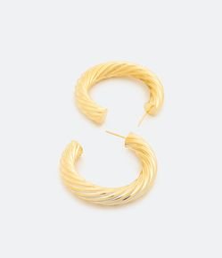 Brinco Argola Tubular em Metal com Detalhe Torcido