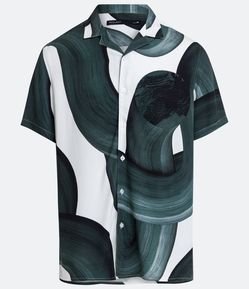 Camisa Slim em Viscose com Estampa Abstrata