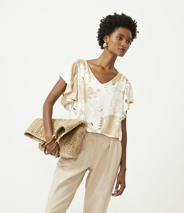 Blusa em Viscose com Decote V e Estampa Floral
