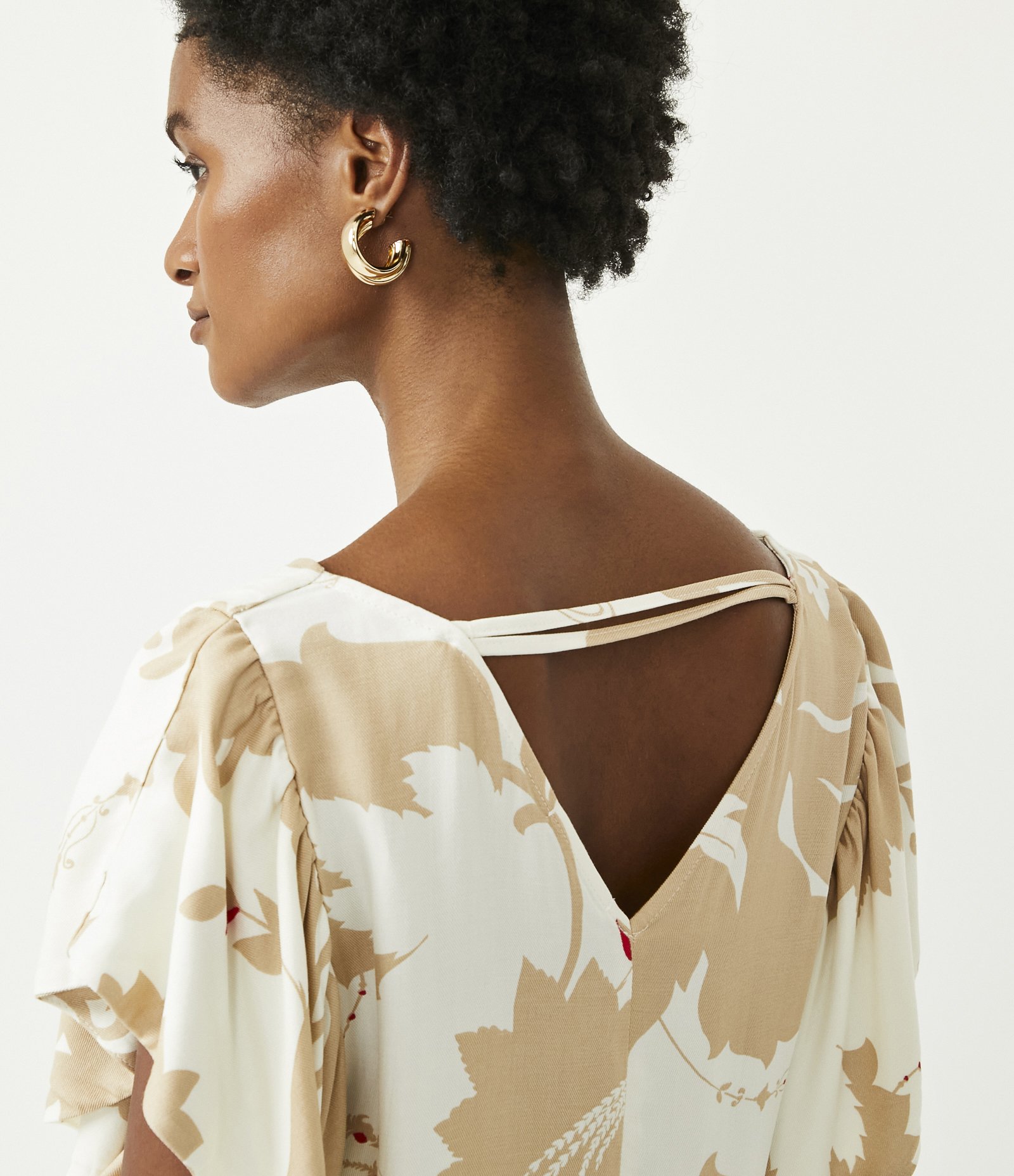 Blusa em Viscose com Decote V e Estampa Floral Branco 5