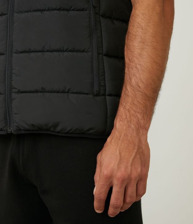 Colete Puffer Esportivo com Gola Alta e Bolsos Preto 5